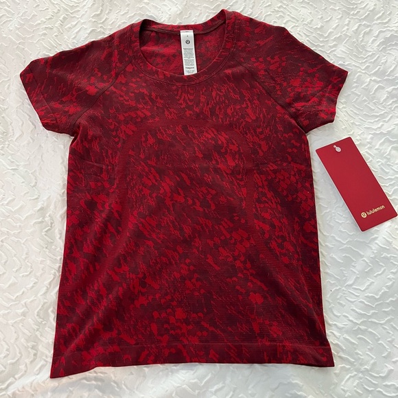 Lululemon Short Sleeve Swiftly Tech 2.0 - Picture 2 of 4